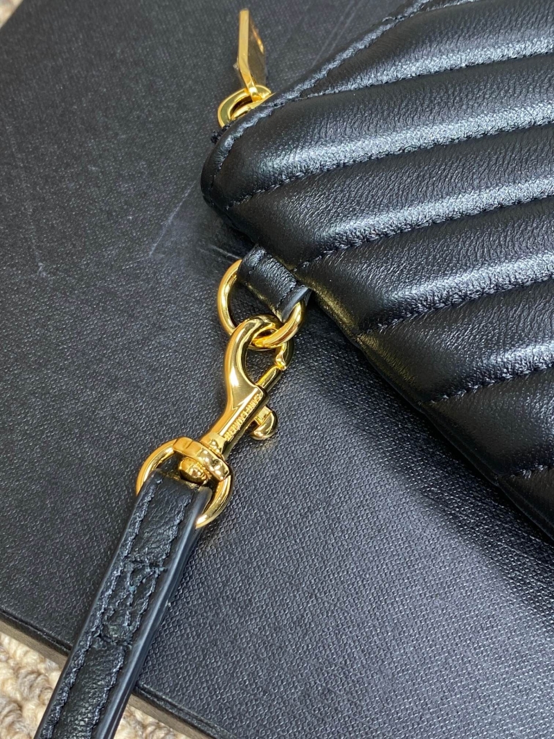 Y51 clutch bags